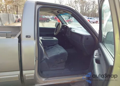 2001 Chevrolet Silverado 1500 Ls z USA, uszkodzony, nr VIN 1GCEC14T21Z245158